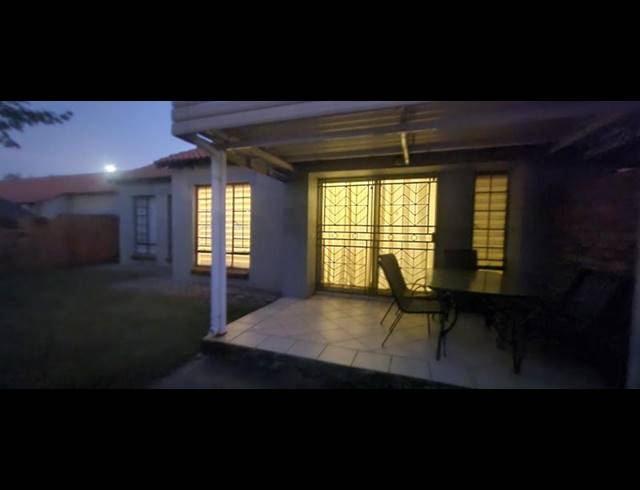 2 BEDROOM TOWNHOUSE FOR SALE IN MONAVONI